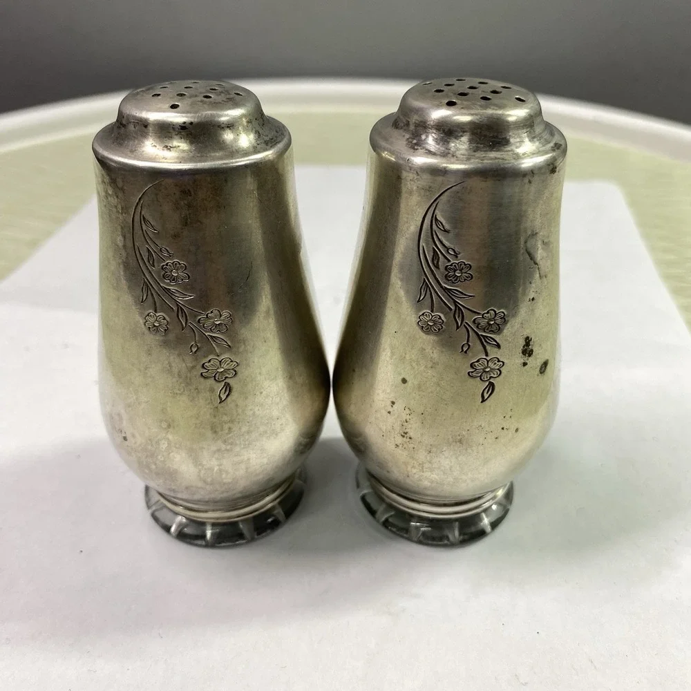Vintage Metal W/Glass Bottom Salt&Pepper Shakers Engraved Floral Design 3.5